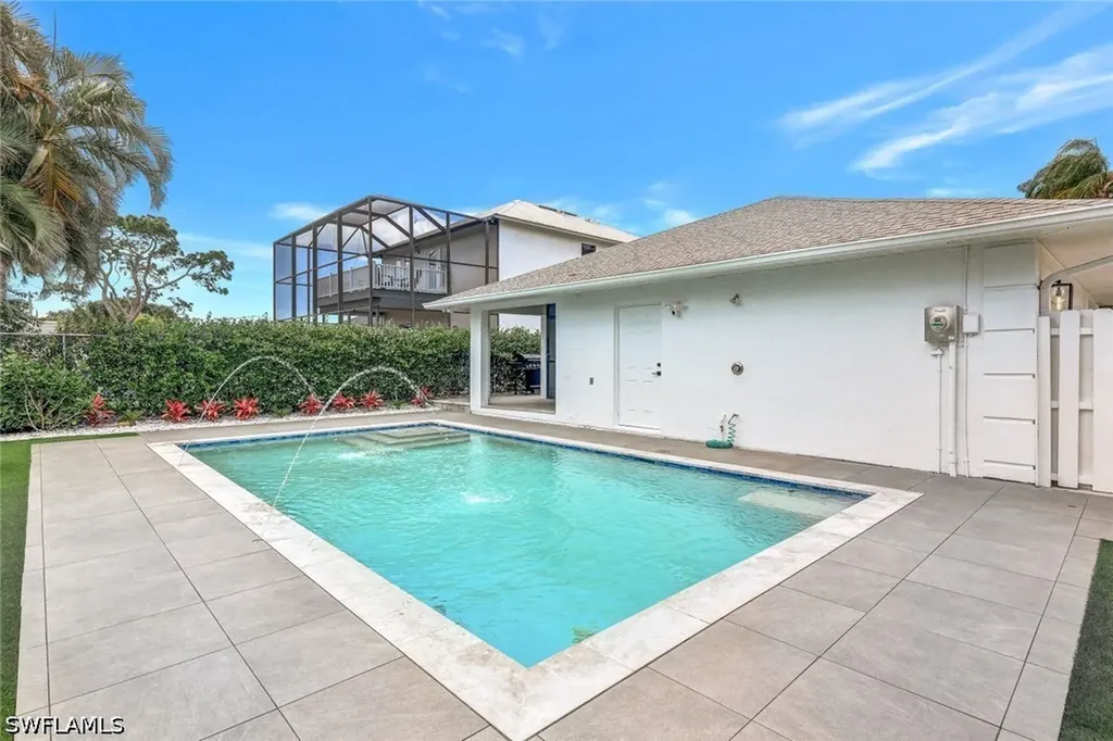 596 105th Avenue N Naples FL 34108