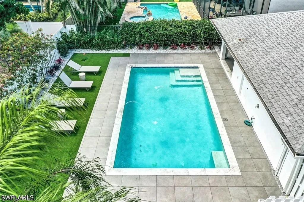 596 105th Avenue N Naples FL 34108