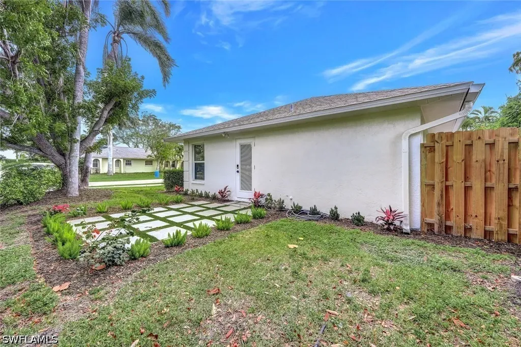 596 105th Avenue N Naples FL 34108