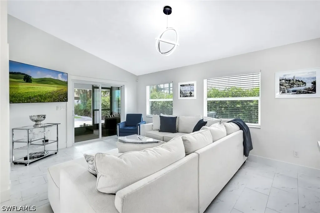 596 105th Avenue N Naples FL 34108