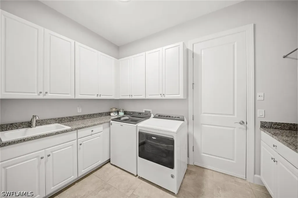8879 Vaccaro Court Naples FL 34119