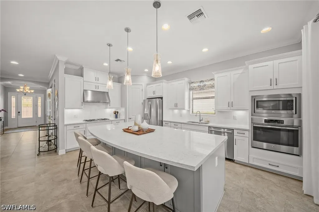 8879 Vaccaro Court Naples FL 34119