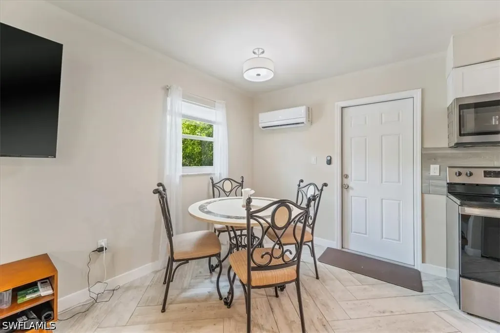 3365 Estey Avenue Naples FL 34104