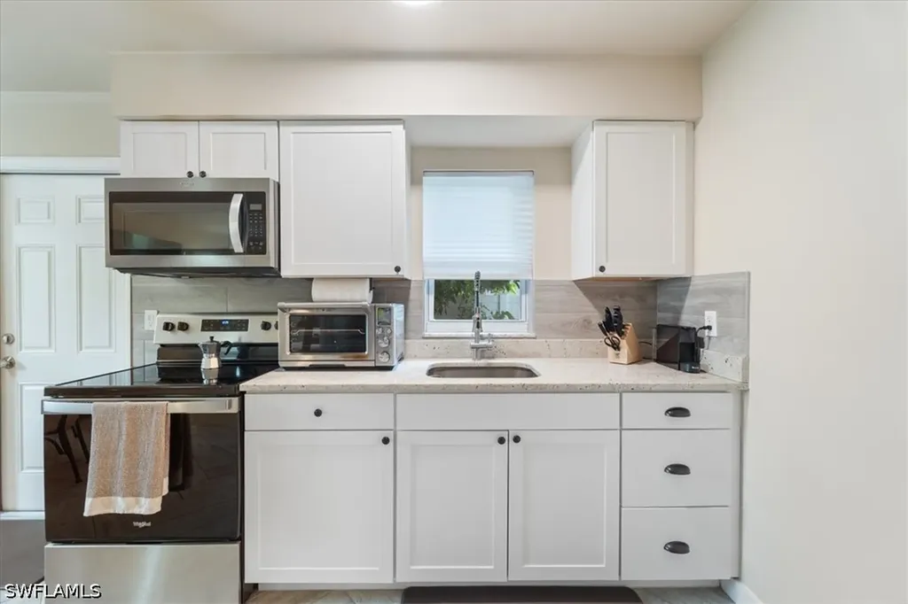 3365 Estey Avenue Naples FL 34104