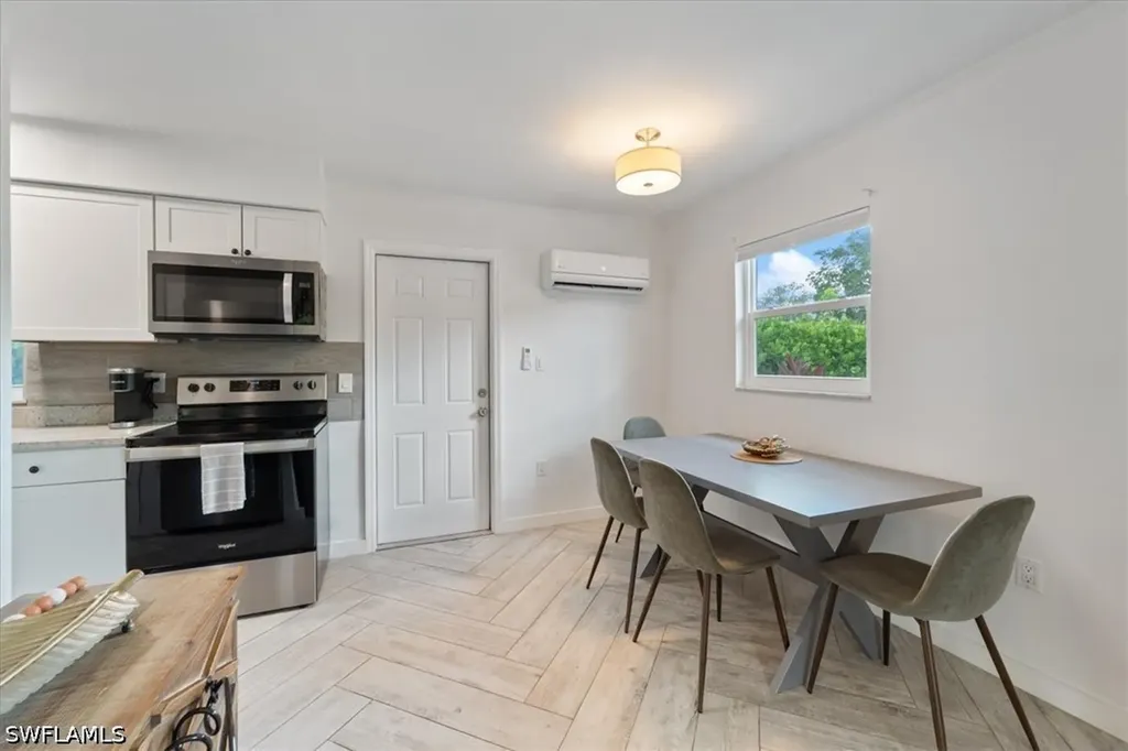 3365 Estey Avenue Naples FL 34104