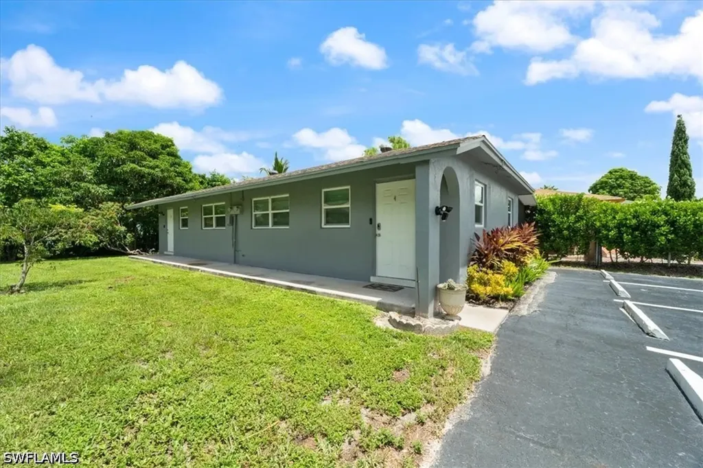 3365 Estey Avenue Naples FL 34104