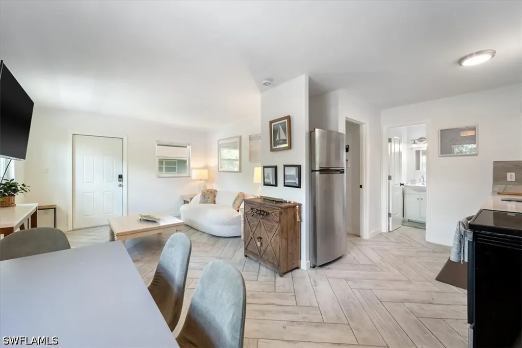3365 Estey Avenue Naples FL 34104