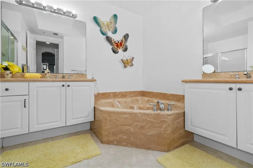 1405 Mariposa Circle Naples FL 34105