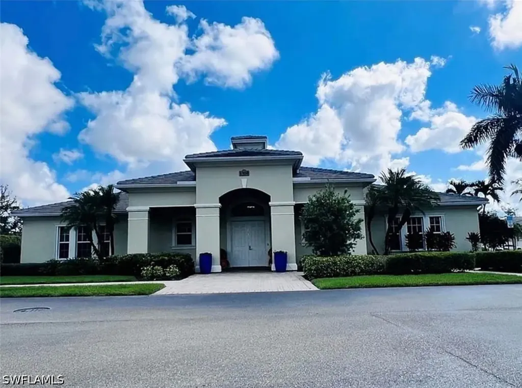 1405 Mariposa Circle Naples FL 34105