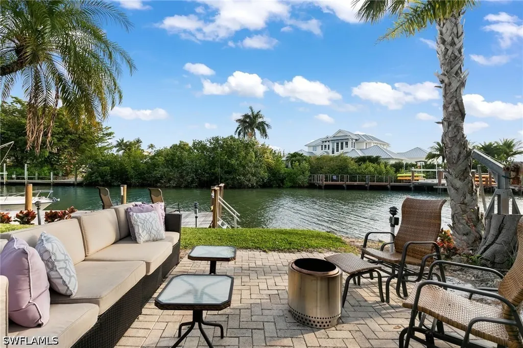 1360 Chesapeake Avenue Naples FL 34102