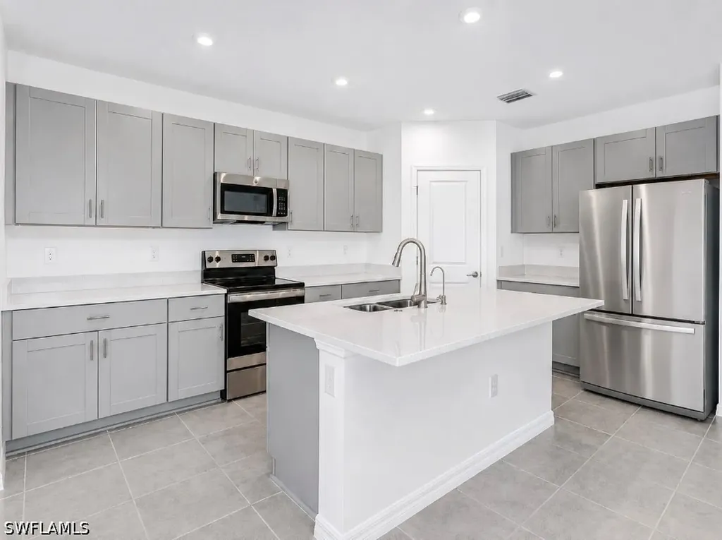 216 El Dorado Boulevard S Cape Coral FL 33991