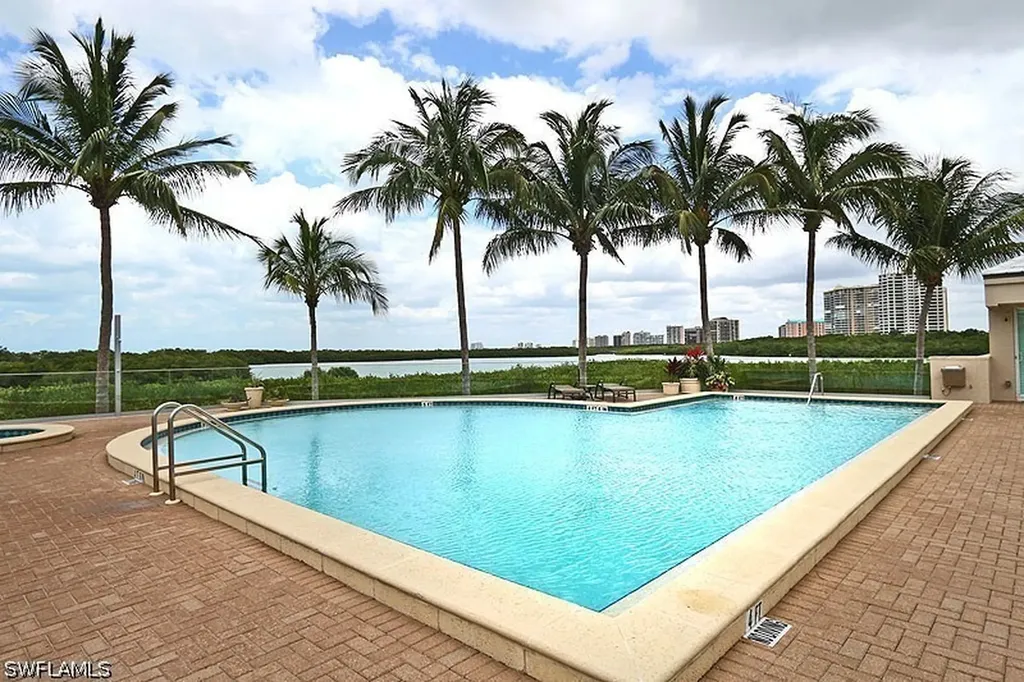 60 Seagate Drive Naples FL 34103