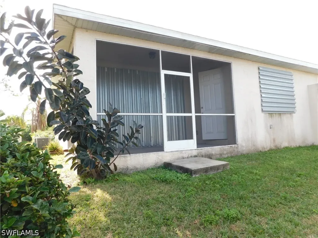 619 SE 7th Street Cape Coral FL 33990