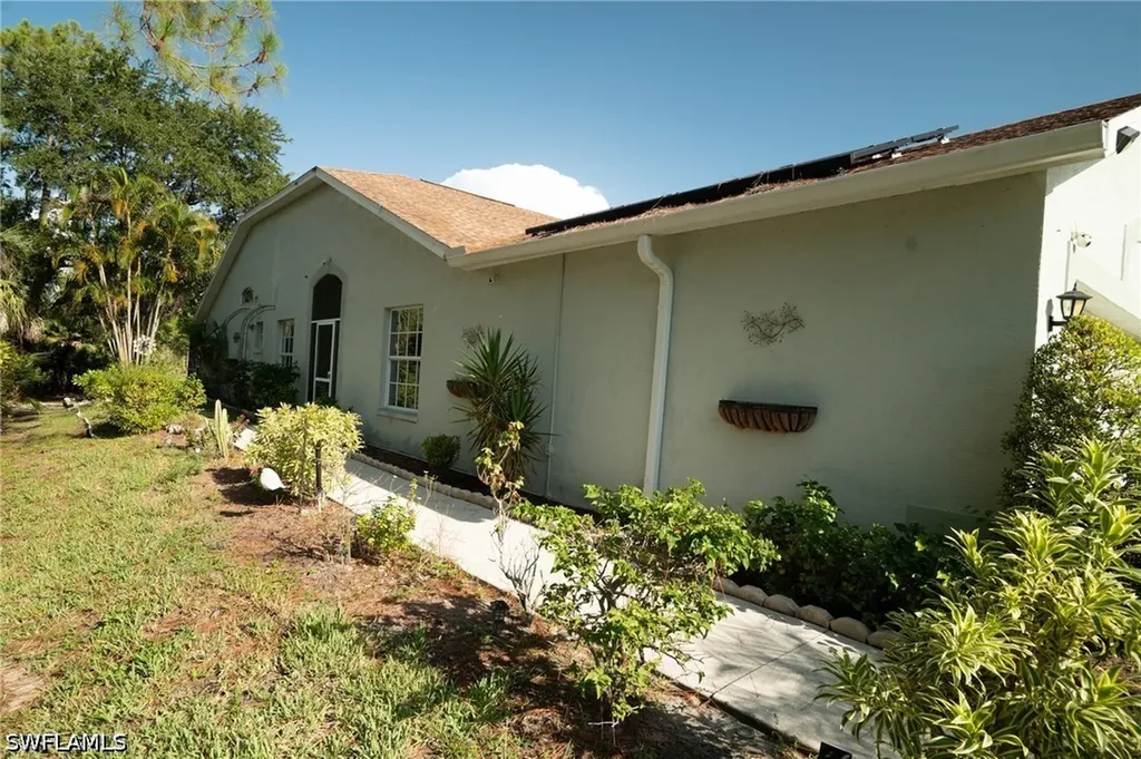 5205 Whitten Drive Naples FL 34104