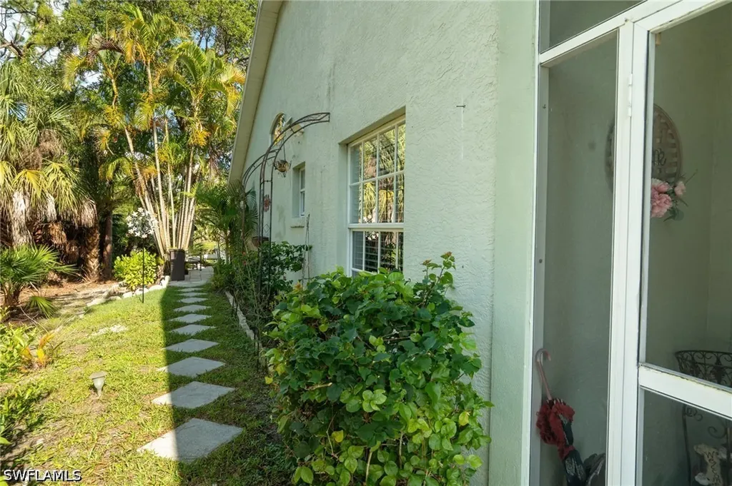 5205 Whitten Drive Naples FL 34104
