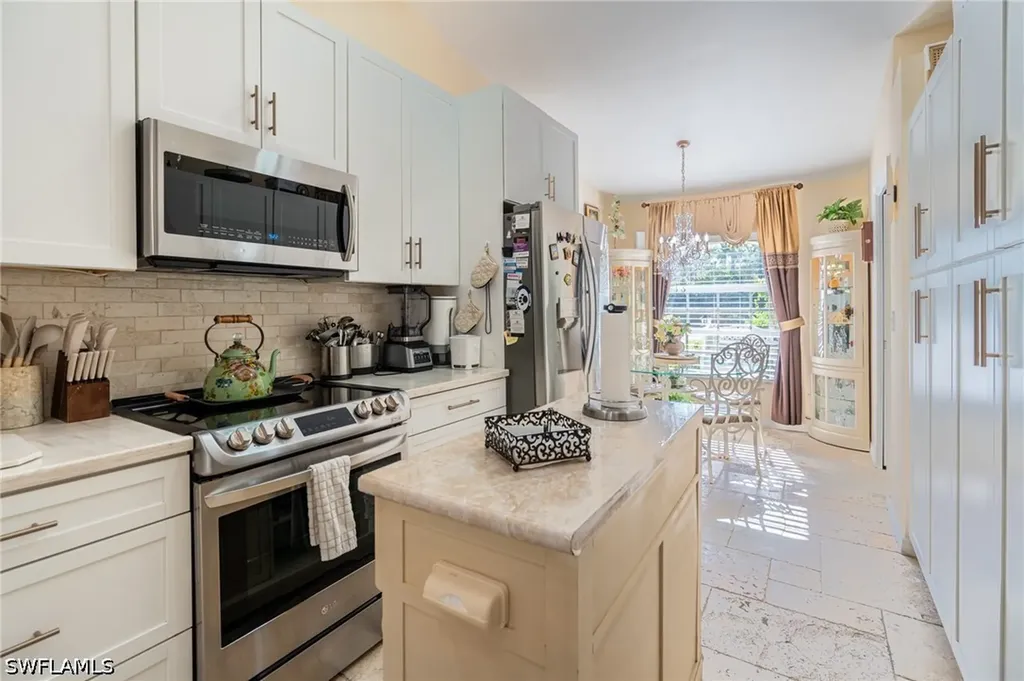 5205 Whitten Drive Naples FL 34104