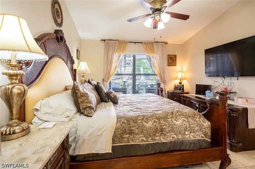 5205 Whitten Drive Naples FL 34104