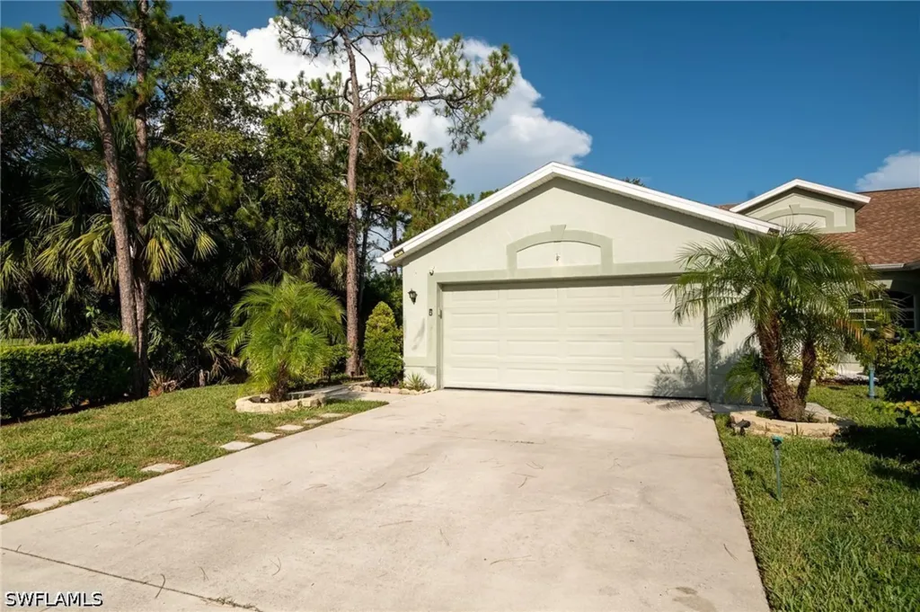 5205 Whitten Drive Naples FL 34104