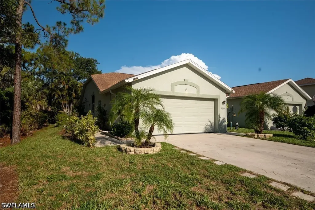 5205 Whitten Drive Naples FL 34104