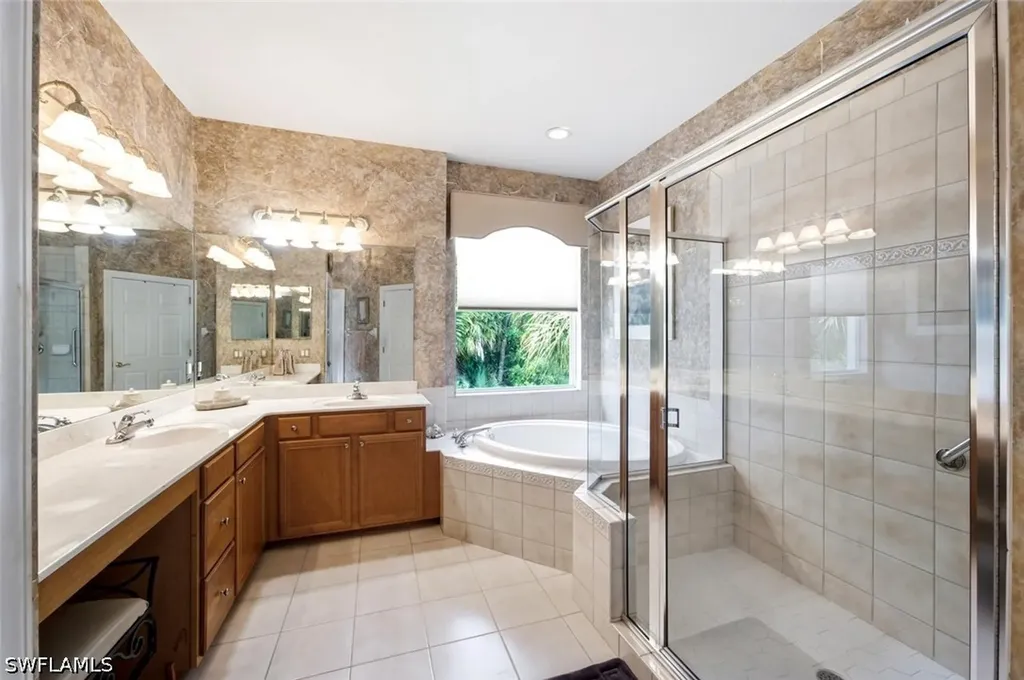 4825 Shinnecock Hills Court Naples FL 34112
