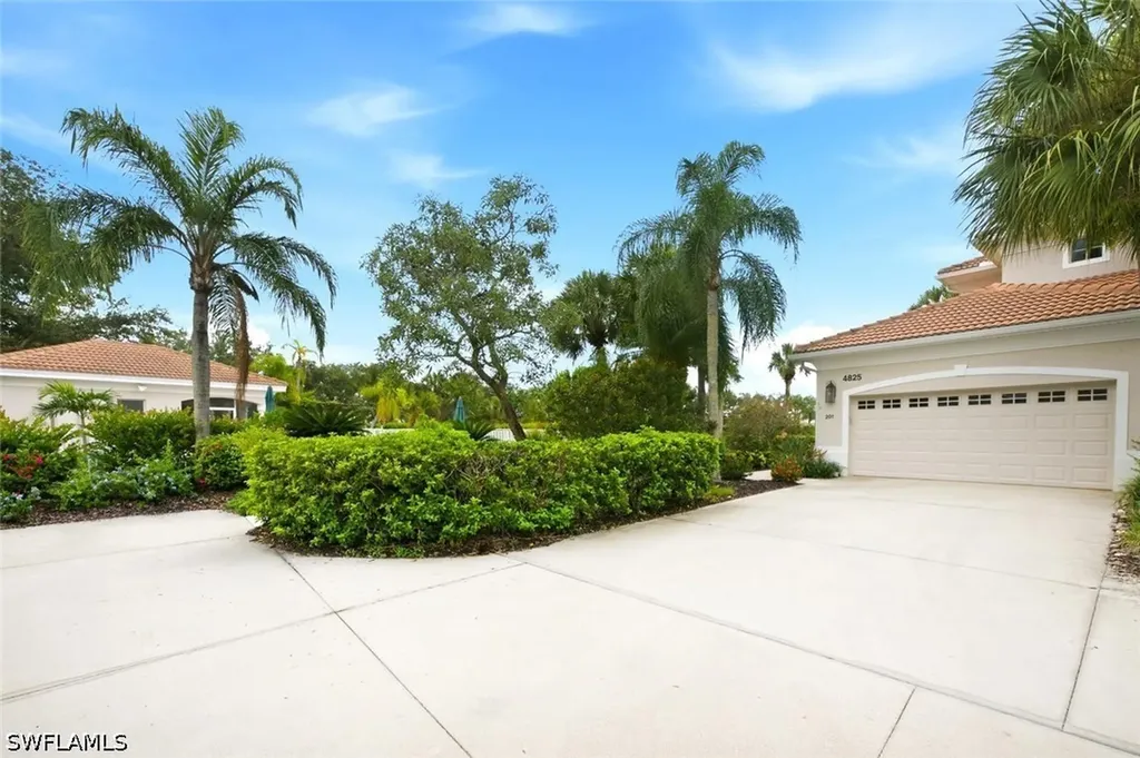 4825 Shinnecock Hills Court Naples FL 34112