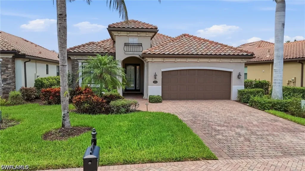 Naples FL, 3054 Aviamar Circle