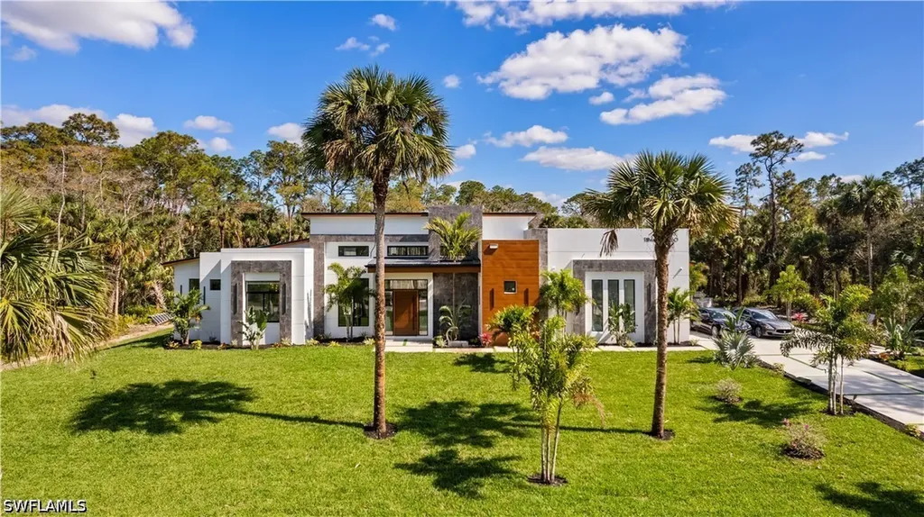 390 3rd Street NW Naples FL 34120