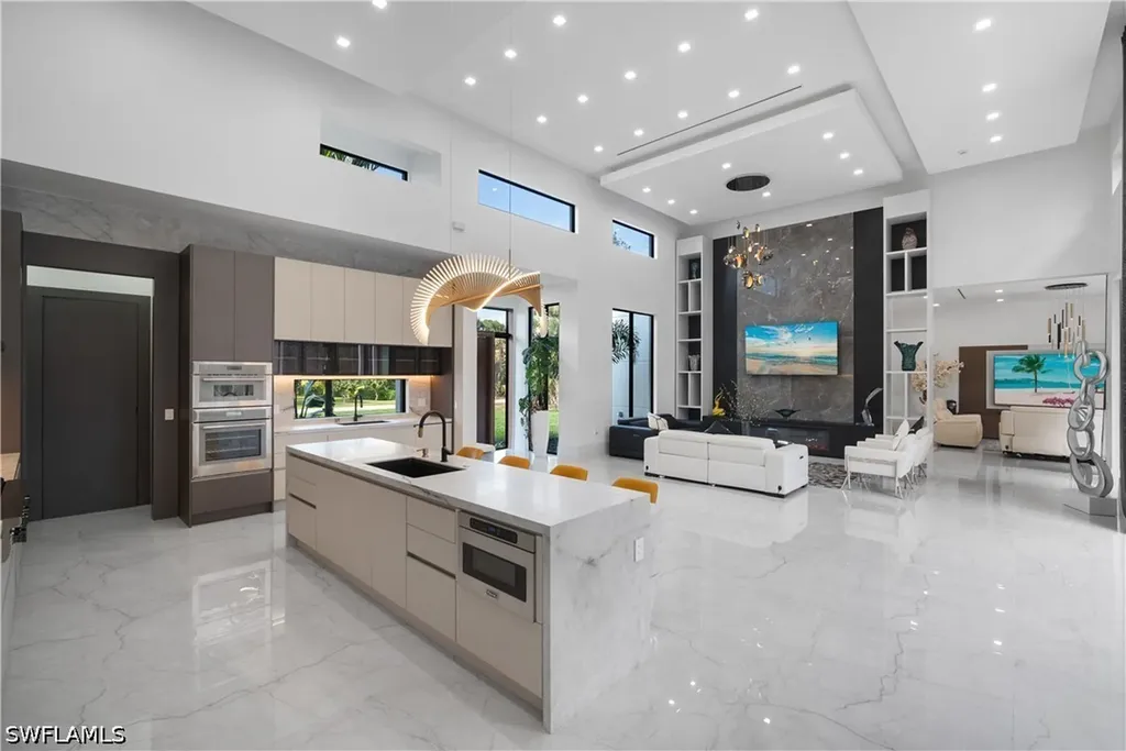 390 3rd Street NW Naples FL 34120