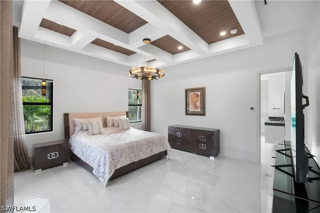 390 3rd Street NW Naples FL 34120