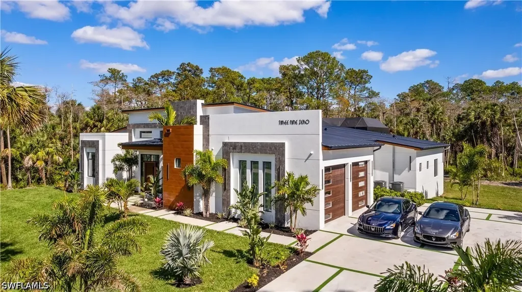 390 3rd Street NW Naples FL 34120