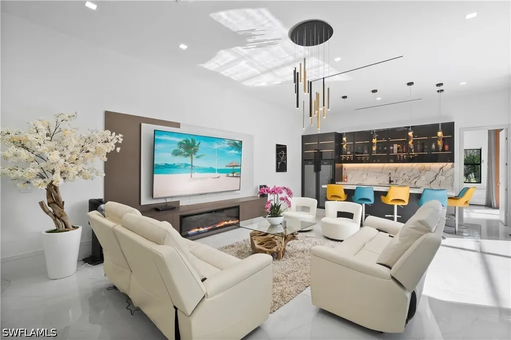 390 3rd Street NW Naples FL 34120
