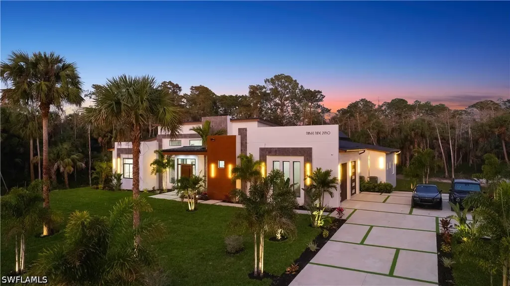 390 3rd Street NW Naples FL 34120