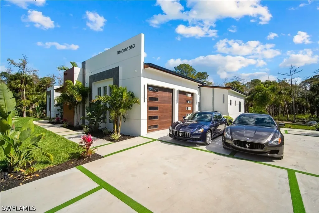 390 3rd Street NW Naples FL 34120