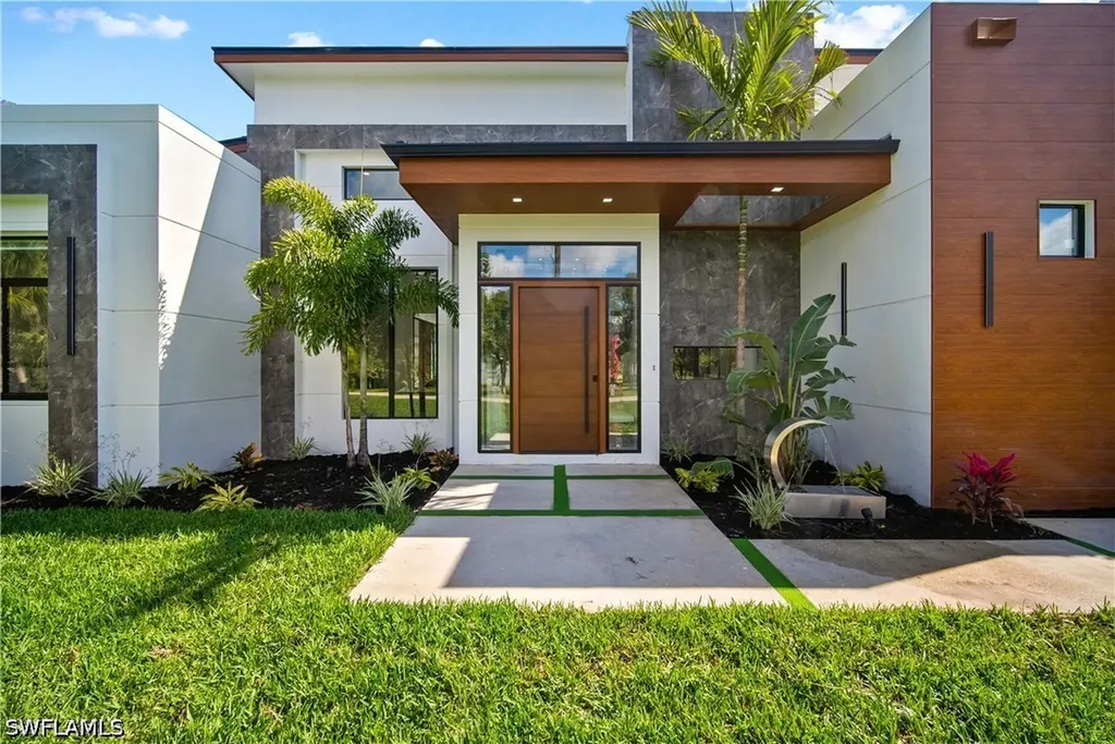 390 3rd Street NW Naples FL 34120