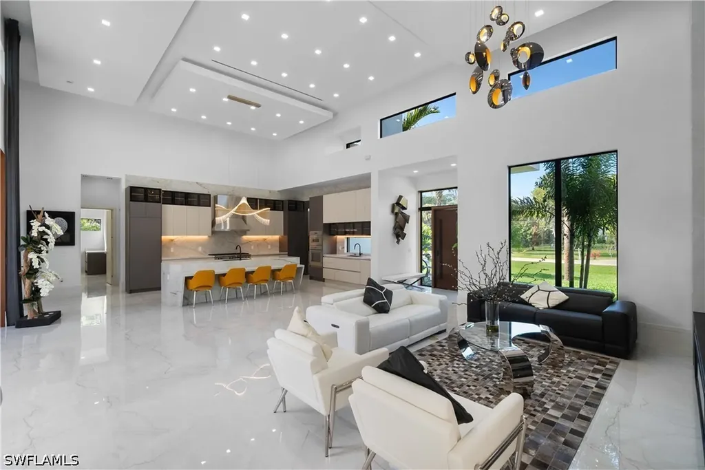 390 3rd Street NW Naples FL 34120