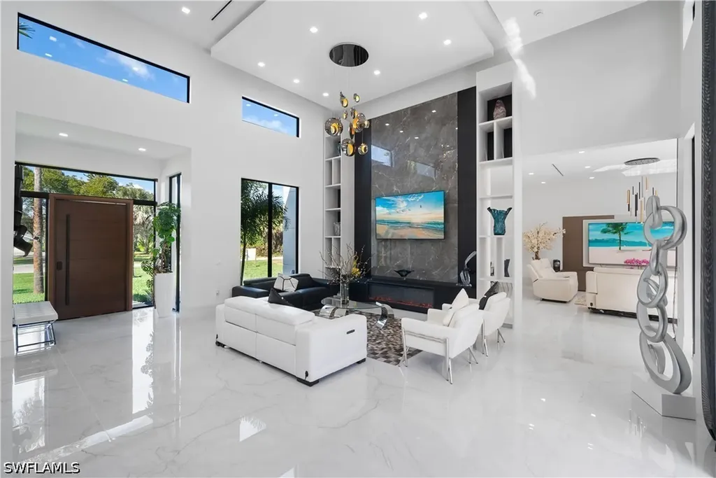 390 3rd Street NW Naples FL 34120