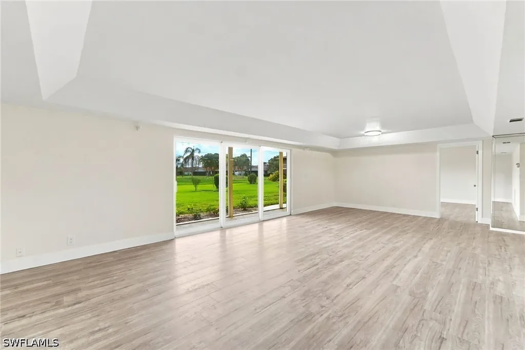 379 Palm Drive Naples FL 34112