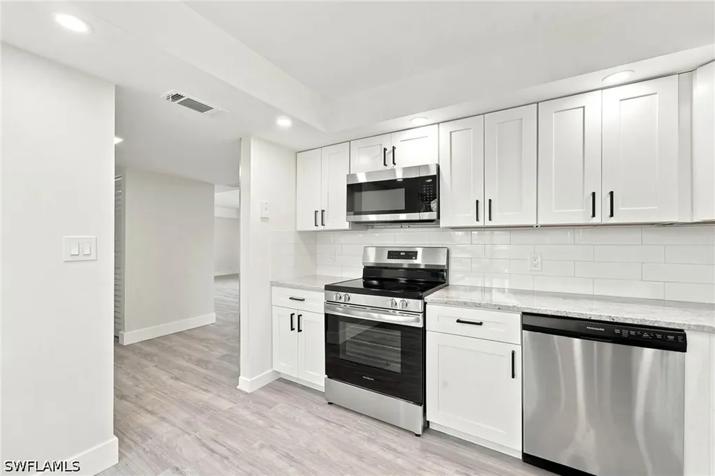 379 Palm Drive Naples FL 34112