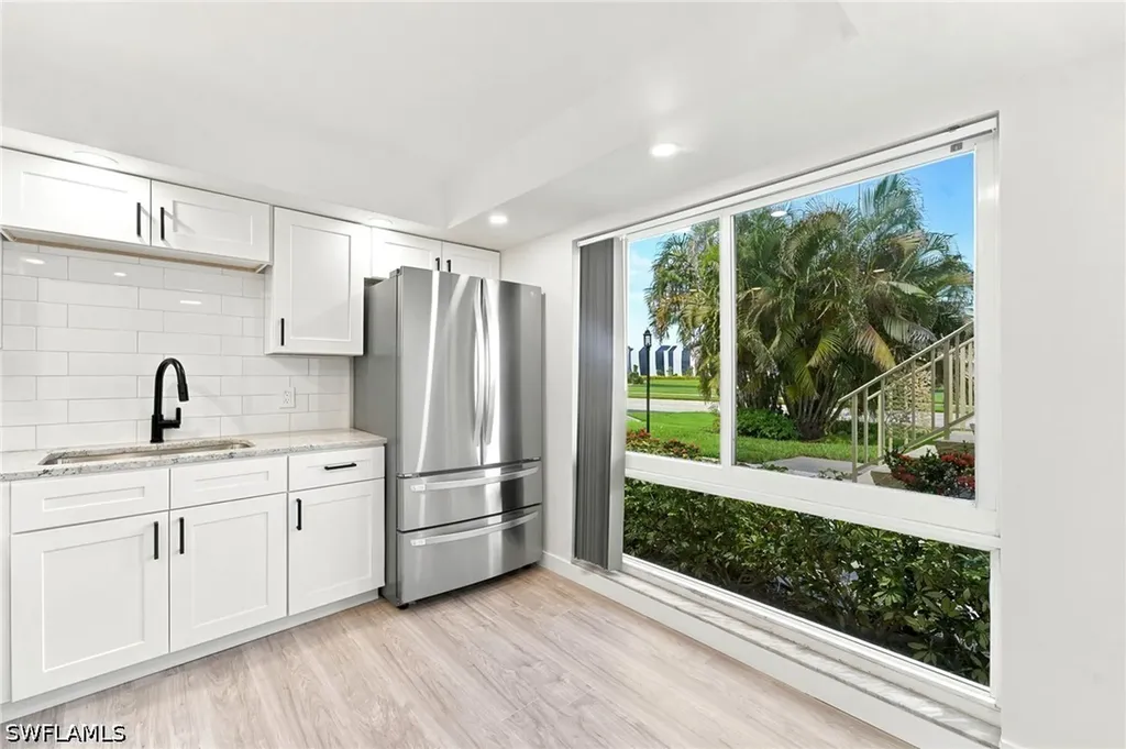 379 Palm Drive Naples FL 34112