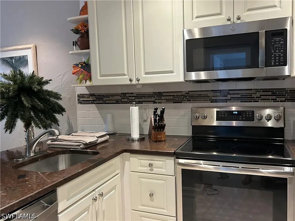 3321 Olympic Drive Naples FL 34105