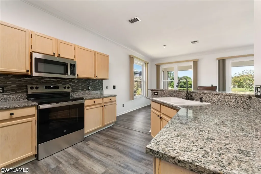 223 Stanhope Circle Naples FL 34104