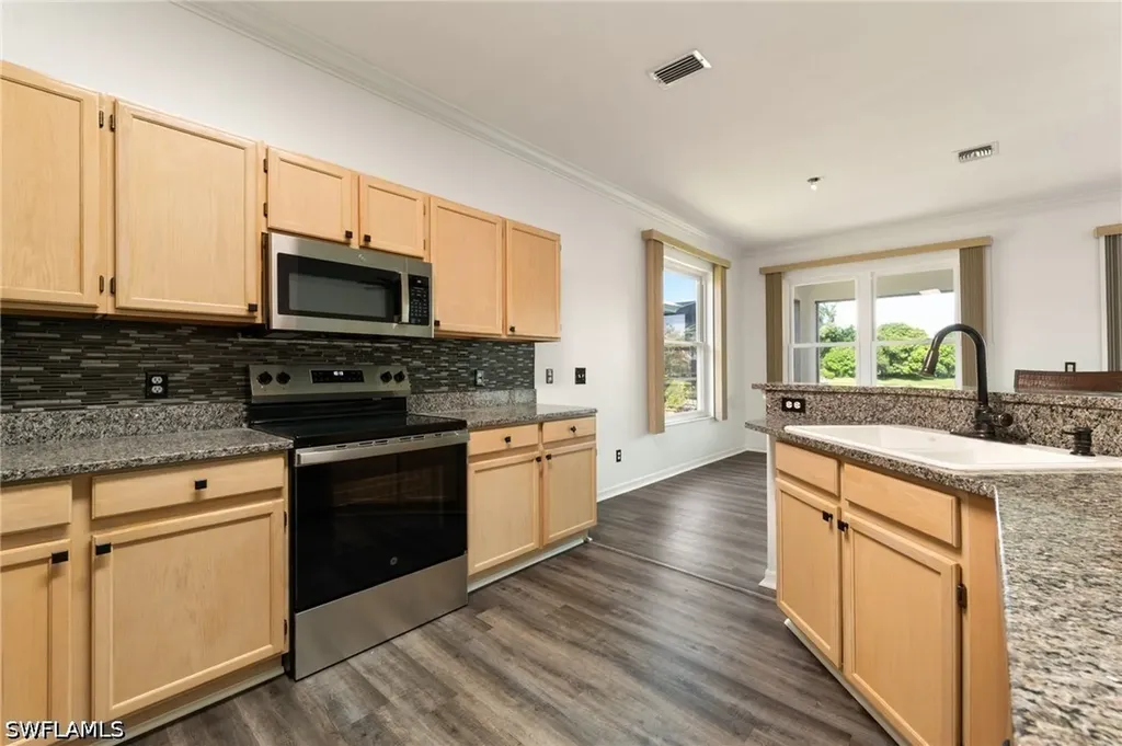 223 Stanhope Circle Naples FL 34104