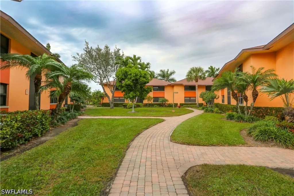 1522 Mainsail Drive Naples FL 34114