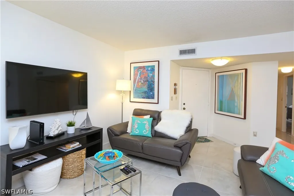 1522 Mainsail Drive Naples FL 34114
