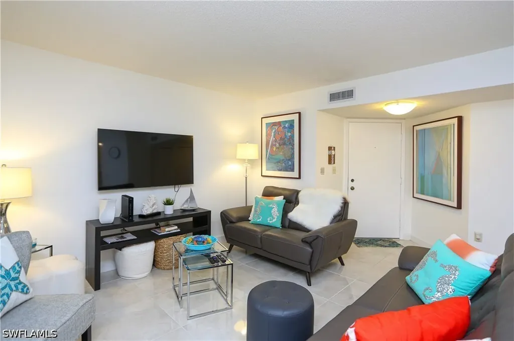1522 Mainsail Drive Naples FL 34114