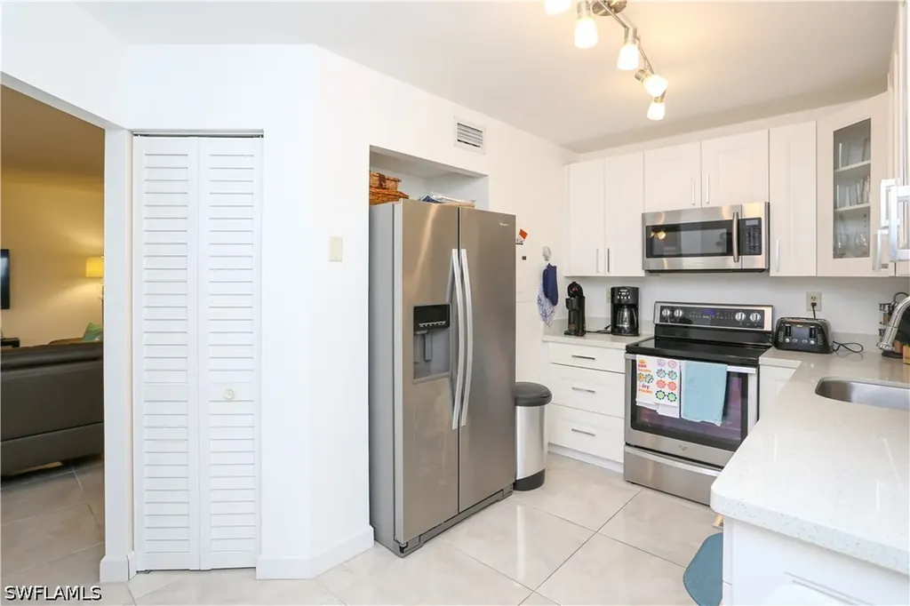 1522 Mainsail Drive Naples FL 34114