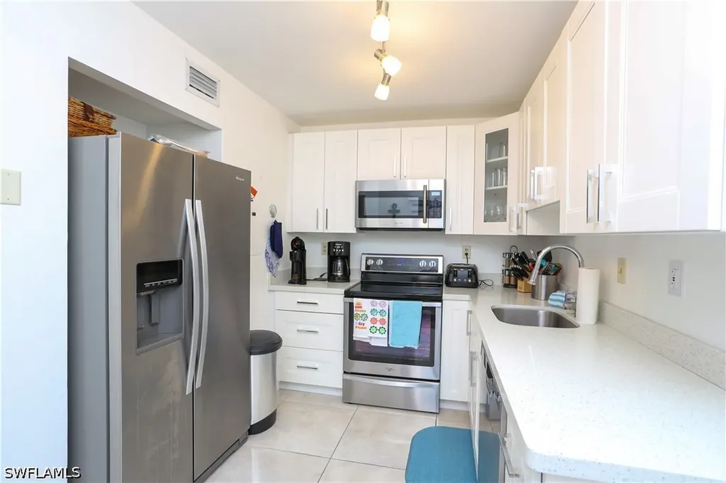 1522 Mainsail Drive Naples FL 34114