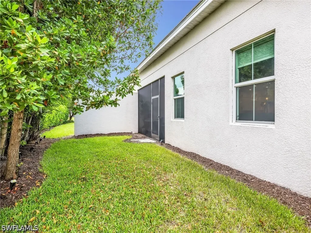 8958 Saint Lucia Drive Naples FL 34114