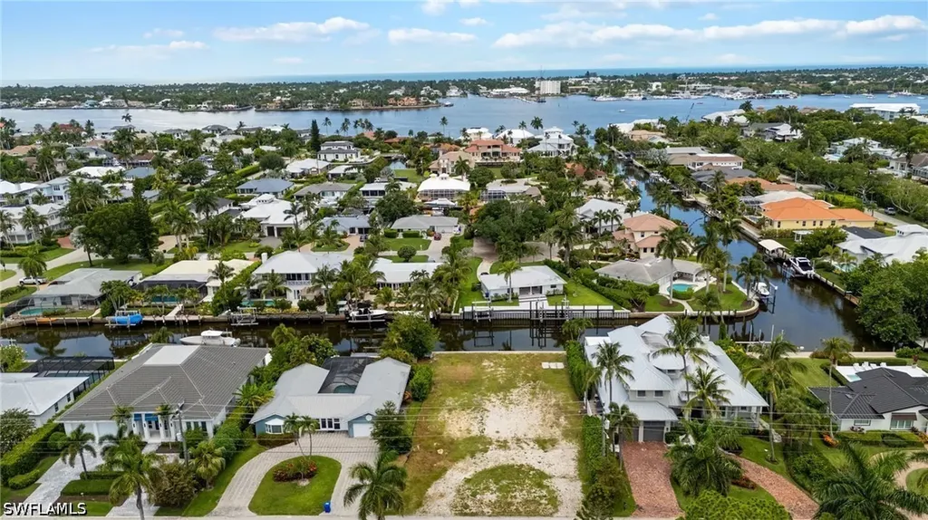1530 Sandpiper Street Naples FL 34102