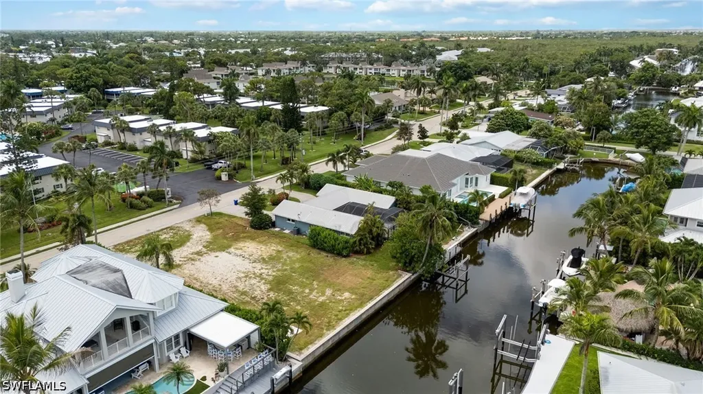1530 Sandpiper Street Naples FL 34102